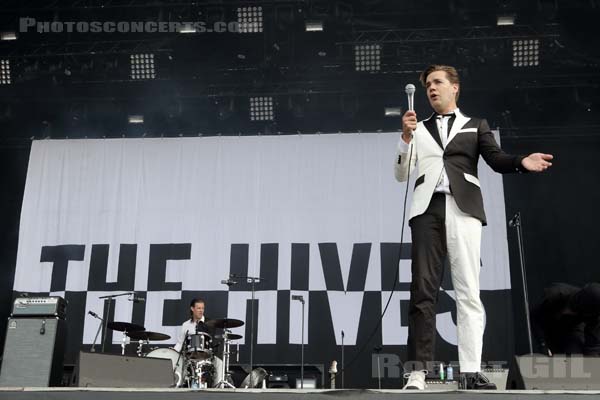 THE HIVES - 2018-06-17 - BRETIGNY-SUR-ORGE - Base Aerienne 217 - Main Stage - Per Almqvist - Arne Christian Jääskeläinen